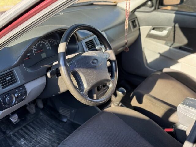 Червоний ВАЗ 2170 Priora, об'ємом двигуна 1.6 л та пробігом 160 тис. км за 1700 $, фото 7 на Automoto.ua