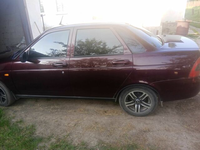 Червоний ВАЗ 2170 Priora, об'ємом двигуна 1.6 л та пробігом 207 тис. км за 3300 $, фото 2 на Automoto.ua