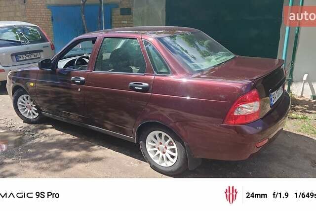 Красный ВАЗ 2170 Priora, объемом двигателя 1.6 л и пробегом 270 тыс. км за 3000 $, фото 1 на Automoto.ua