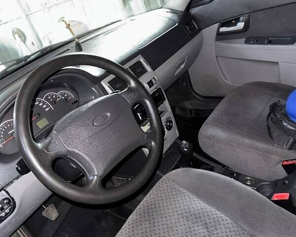 Червоний ВАЗ 2170 Priora, об'ємом двигуна 1.6 л та пробігом 250 тис. км за 3200 $, фото 5 на Automoto.ua