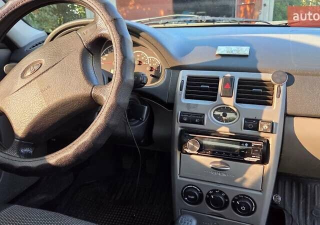 Красный ВАЗ 2170 Priora, объемом двигателя 1.6 л и пробегом 220 тыс. км за 2900 $, фото 5 на Automoto.ua