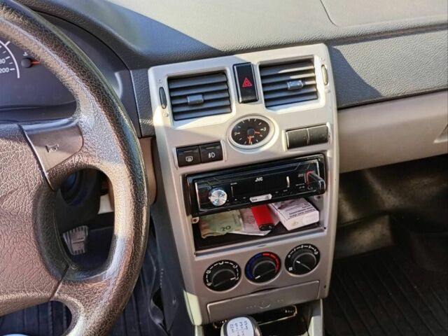 Красный ВАЗ 2170 Priora, объемом двигателя 1.6 л и пробегом 150 тыс. км за 2900 $, фото 2 на Automoto.ua