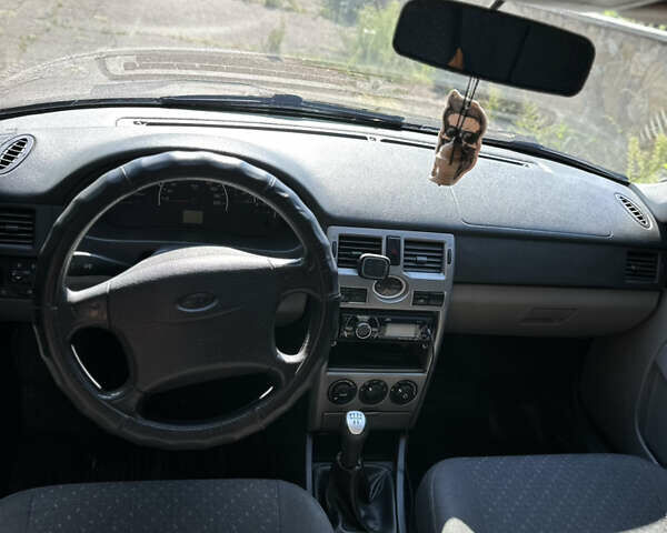Червоний ВАЗ 2170 Priora, об'ємом двигуна 1.6 л та пробігом 176 тис. км за 3500 $, фото 3 на Automoto.ua