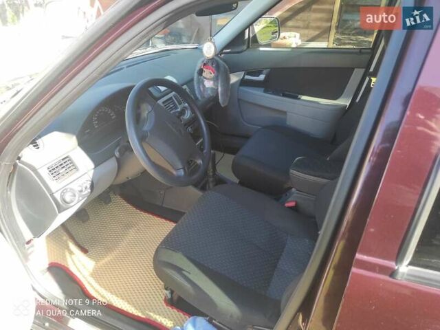 Красный ВАЗ 2170 Priora, объемом двигателя 1.6 л и пробегом 104 тыс. км за 3300 $, фото 2 на Automoto.ua
