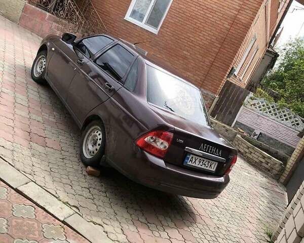 Красный ВАЗ 2170 Priora, объемом двигателя 1.6 л и пробегом 300 тыс. км за 3000 $, фото 2 на Automoto.ua