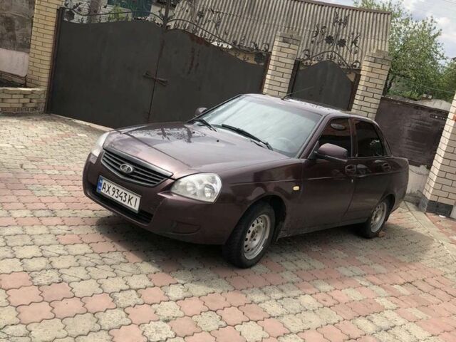 Красный ВАЗ 2170 Priora, объемом двигателя 1.6 л и пробегом 300 тыс. км за 3000 $, фото 2 на Automoto.ua