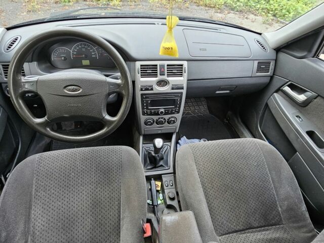 Червоний ВАЗ 2170 Priora, об'ємом двигуна 1.6 л та пробігом 210 тис. км за 1600 $, фото 3 на Automoto.ua