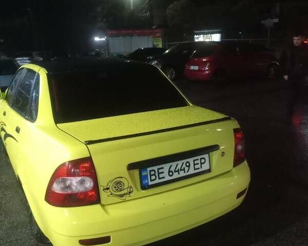 Желтый ВАЗ 2170 Priora, объемом двигателя 1.6 л и пробегом 200 тыс. км за 2400 $, фото 6 на Automoto.ua
