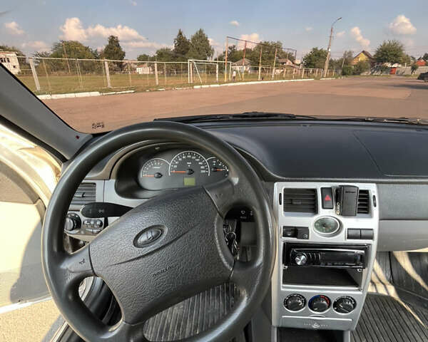 Сірий ВАЗ 2170 Priora, об'ємом двигуна 1.6 л та пробігом 215 тис. км за 2300 $, фото 24 на Automoto.ua