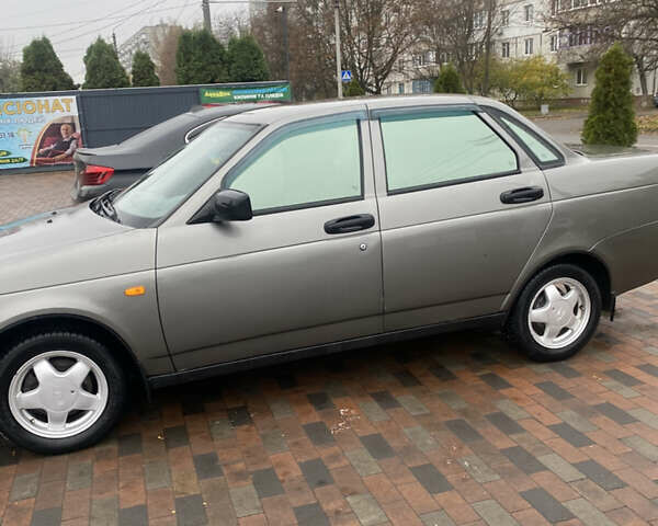 Серый ВАЗ 2170 Priora, объемом двигателя 1.6 л и пробегом 180 тыс. км за 1999 $, фото 5 на Automoto.ua