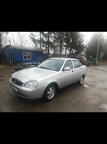 Серый ВАЗ 2170 Priora, объемом двигателя 1.6 л и пробегом 300 тыс. км за 2050 $, фото 1 на Automoto.ua