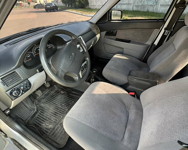 Сірий ВАЗ 2170 Priora, об'ємом двигуна 1.6 л та пробігом 215 тис. км за 2300 $, фото 13 на Automoto.ua