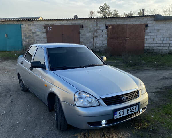 Серый ВАЗ 2170 Priora, объемом двигателя 1.6 л и пробегом 245 тыс. км за 2600 $, фото 1 на Automoto.ua