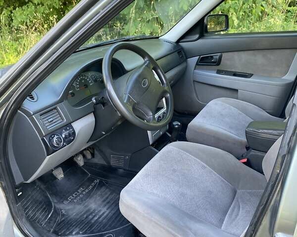 ВАЗ 2170 Priora 2007 в Черновцах на Automoto.ua Серый ВАЗ 2170 Priora, объемом двигателя 1.6 л и пробегом 182 тыс. км за 2500 $, фото 12 на Automoto.ua