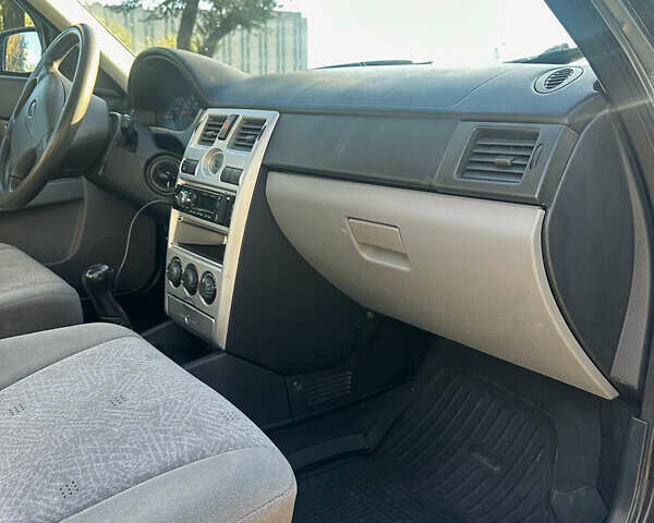 Серый ВАЗ 2170 Priora, объемом двигателя 1.6 л и пробегом 222 тыс. км за 2100 $, фото 9 на Automoto.ua