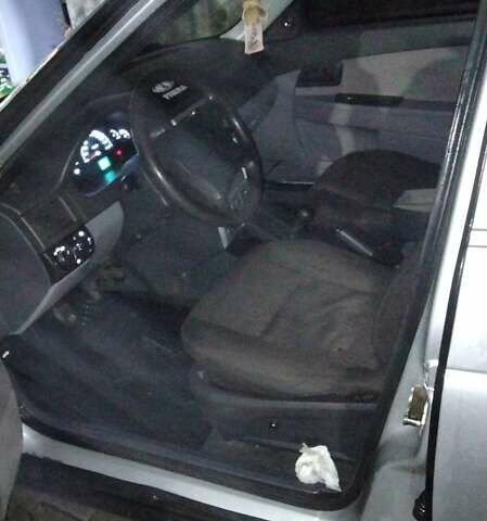 Серый ВАЗ 2170 Priora, объемом двигателя 1.6 л и пробегом 300 тыс. км за 2050 $, фото 4 на Automoto.ua