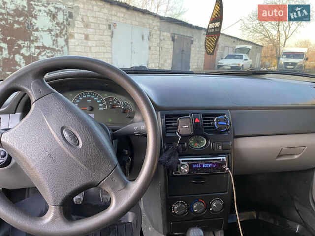 Серый ВАЗ 2170 Priora, объемом двигателя 1.6 л и пробегом 245 тыс. км за 3000 $, фото 5 на Automoto.ua