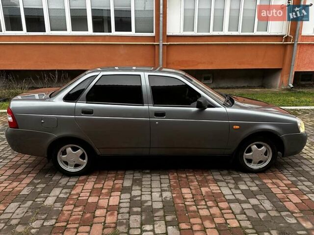 Серый ВАЗ 2170 Priora, объемом двигателя 1.6 л и пробегом 250 тыс. км за 2150 $, фото 4 на Automoto.ua