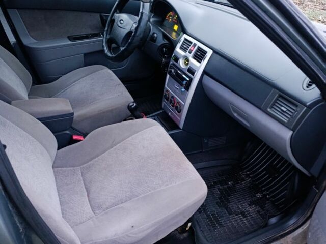 Серый ВАЗ 2170 Priora, объемом двигателя 1.6 л и пробегом 223 тыс. км за 1650 $, фото 3 на Automoto.ua