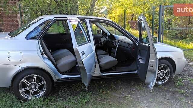 Сірий ВАЗ 2170 Priora, об'ємом двигуна 1.6 л та пробігом 250 тис. км за 2300 $, фото 9 на Automoto.ua