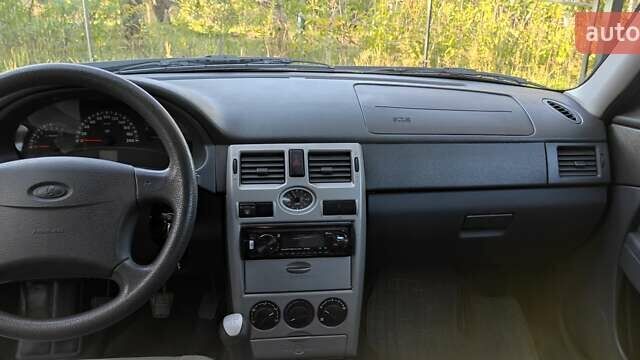 Сірий ВАЗ 2170 Priora, об'ємом двигуна 1.6 л та пробігом 250 тис. км за 2300 $, фото 10 на Automoto.ua