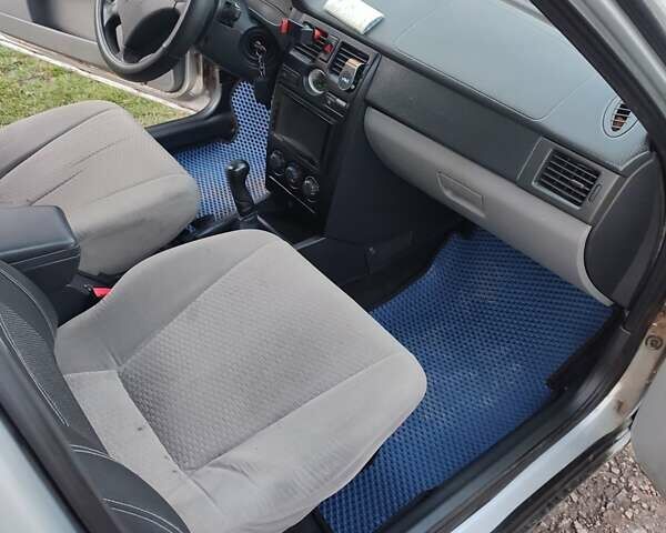 Серый ВАЗ 2170 Priora, объемом двигателя 1.6 л и пробегом 196 тыс. км за 2500 $, фото 4 на Automoto.ua