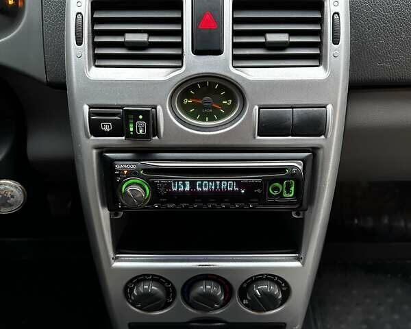 Серый ВАЗ 2170 Priora, объемом двигателя 1.6 л и пробегом 250 тыс. км за 2150 $, фото 30 на Automoto.ua