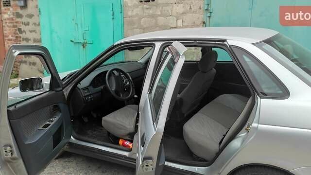 Сірий ВАЗ 2170 Priora, об'ємом двигуна 1.6 л та пробігом 250 тис. км за 2300 $, фото 6 на Automoto.ua