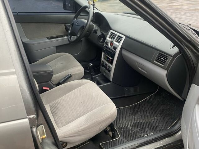 Серый ВАЗ 2170 Priora, объемом двигателя 1.6 л и пробегом 180 тыс. км за 2100 $, фото 5 на Automoto.ua