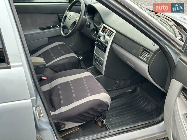 Сірий ВАЗ 2170 Priora, об'ємом двигуна 1.6 л та пробігом 250 тис. км за 1750 $, фото 8 на Automoto.ua