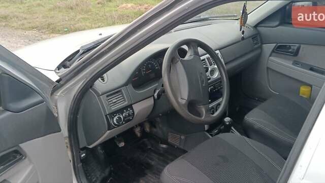 Сірий ВАЗ 2170 Priora, об'ємом двигуна 1.6 л та пробігом 178 тис. км за 2550 $, фото 8 на Automoto.ua