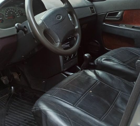 Серый ВАЗ 2170 Priora, объемом двигателя 1.6 л и пробегом 220 тыс. км за 3100 $, фото 4 на Automoto.ua