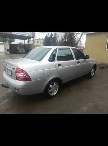 Серый ВАЗ 2170 Priora, объемом двигателя 1.6 л и пробегом 300 тыс. км за 2050 $, фото 2 на Automoto.ua