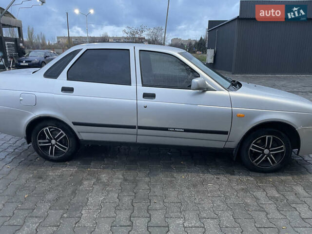 Сірий ВАЗ 2170 Priora, об'ємом двигуна 1.6 л та пробігом 235 тис. км за 2400 $, фото 1 на Automoto.ua