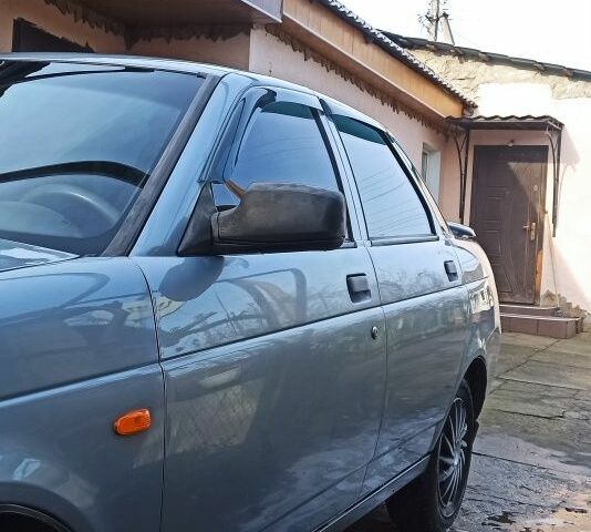 Серый ВАЗ 2170 Priora, объемом двигателя 1.6 л и пробегом 220 тыс. км за 3100 $, фото 1 на Automoto.ua