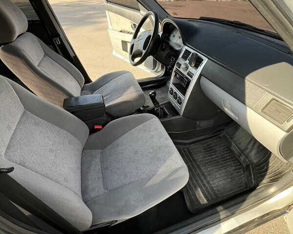 Сірий ВАЗ 2170 Priora, об'ємом двигуна 1.6 л та пробігом 215 тис. км за 2300 $, фото 22 на Automoto.ua