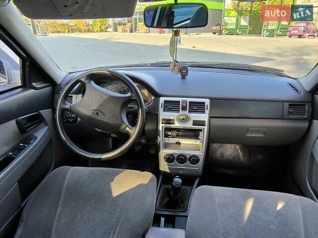 ВАЗ 2170 Priora 2007 у Дніпро (Дніпропетровську) на Automoto.ua Сірий ВАЗ 2170 Priora, об'ємом двигуна 1.6 л та пробігом 230 тис. км за 1700 $, фото 1 на Automoto.ua