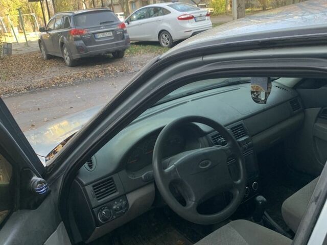 Серый ВАЗ 2170 Priora, объемом двигателя 1.6 л и пробегом 240 тыс. км за 2000 $, фото 4 на Automoto.ua