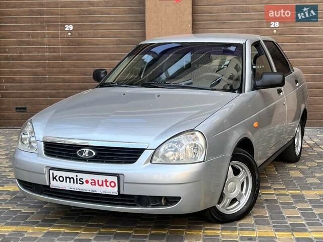 Серый ВАЗ 2170 Priora, объемом двигателя 1.6 л и пробегом 212 тыс. км за 3699 $, фото 2 на Automoto.ua