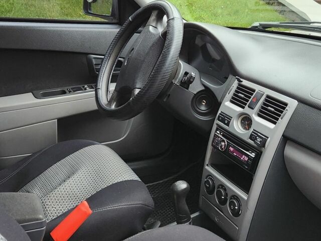 Серый ВАЗ 2170 Priora, объемом двигателя 1.6 л и пробегом 250 тыс. км за 2350 $, фото 4 на Automoto.ua