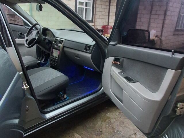 Серый ВАЗ 2170 Priora, объемом двигателя 1.6 л и пробегом 241 тыс. км за 2300 $, фото 1 на Automoto.ua