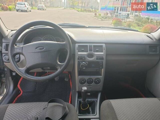 Серый ВАЗ 2170 Priora, объемом двигателя 1.6 л и пробегом 198 тыс. км за 2400 $, фото 4 на Automoto.ua