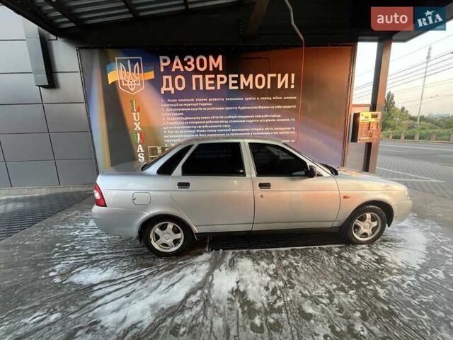 Серый ВАЗ 2170 Priora, объемом двигателя 1.6 л и пробегом 201 тыс. км за 2700 $, фото 1 на Automoto.ua