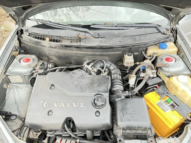 Серый ВАЗ 2170 Priora, объемом двигателя 1.6 л и пробегом 345 тыс. км за 945 $, фото 2 на Automoto.ua