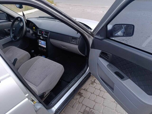 ВАЗ 2170 Priora 2008 у Синельниковом на Automoto.ua Сірий ВАЗ 2170 Priora, об'ємом двигуна 1.6 л та пробігом 215 тис. км за 2400 $, фото 19 на Automoto.ua