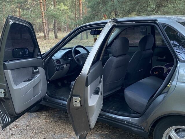 Серый ВАЗ 2170 Priora, объемом двигателя 1.6 л и пробегом 158 тыс. км за 3500 $, фото 7 на Automoto.ua