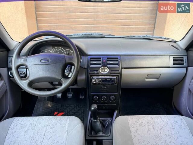 Серый ВАЗ 2170 Priora, объемом двигателя 1.6 л и пробегом 212 тыс. км за 3699 $, фото 1 на Automoto.ua