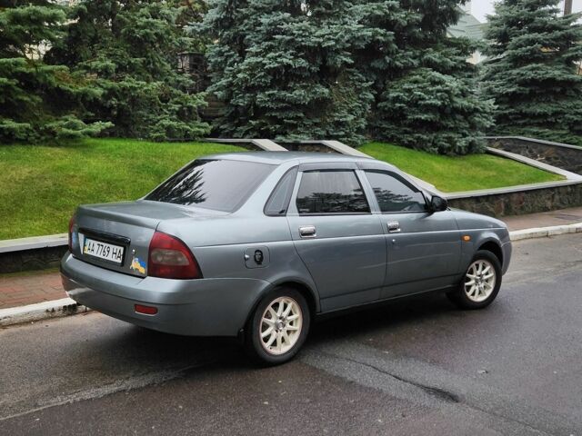 Серый ВАЗ 2170 Priora, объемом двигателя 1.6 л и пробегом 250 тыс. км за 2350 $, фото 1 на Automoto.ua