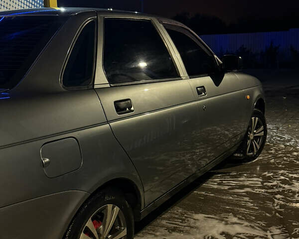 Серый ВАЗ 2170 Priora, объемом двигателя 1.6 л и пробегом 175 тыс. км за 3200 $, фото 5 на Automoto.ua