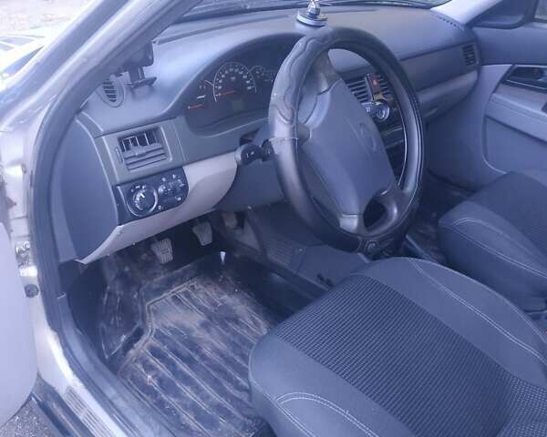 Серый ВАЗ 2170 Priora, объемом двигателя 1.6 л и пробегом 177 тыс. км за 2100 $, фото 6 на Automoto.ua